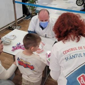 O lecție de periaj dentar pentru cei mici, la Plaza România