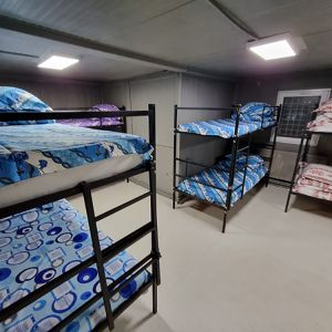 Adăposturi de noapte pregătite să primească persoane fără adăpost în sectorul 6