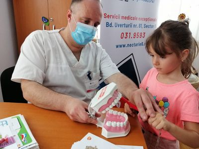 ”Copii sănătoși, veseli și frumoși” – întâlnirea cu stomatologul Centrului de Sănătate “Sfântul Nectarie”